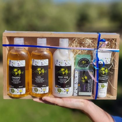 Caja regalo con productos de cosmética natural y aove